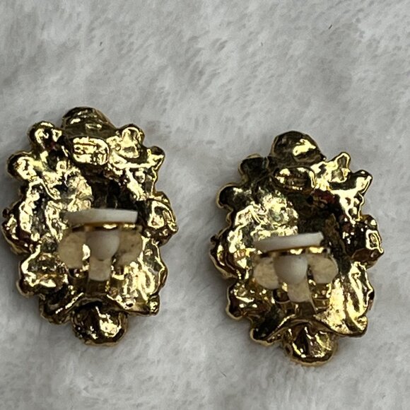 Vintage Gold Tone Clip-On Earrings With Purple Rhinestones - Picture 3 of 4
